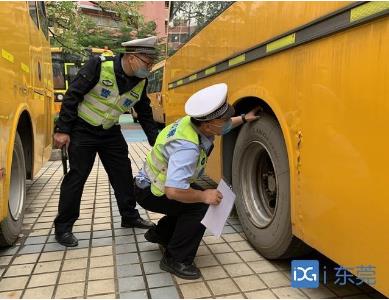 助力復(fù)課復(fù)學(xué)！全市交警部門開展校園交通安全大檢查