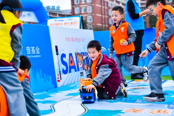 兒童交通安全公益行走進(jìn)宜賓 宇通演繹愛的N次方