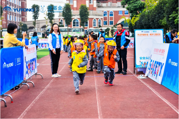 兒童交通安全公益行走進(jìn)宜賓 宇通演繹愛的N次方