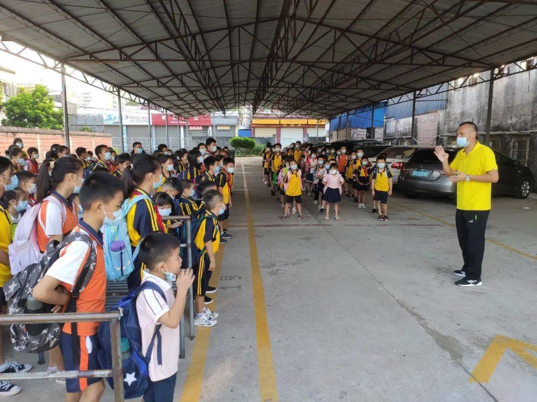 校車(chē)安全行 學(xué)生平安達(dá)