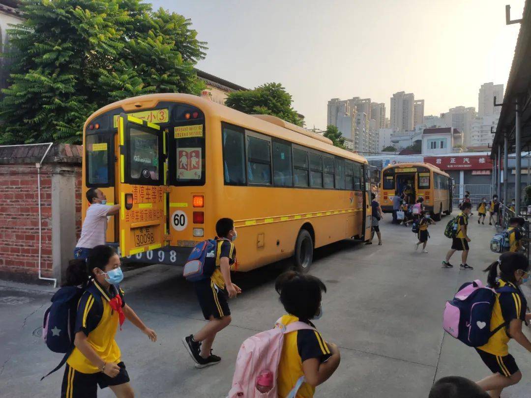 校車(chē)安全行 學(xué)生平安達(dá)