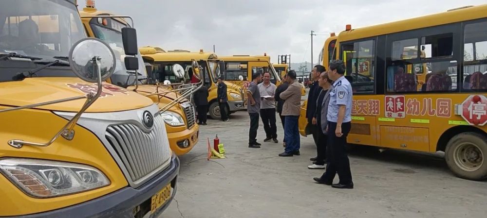 昭陽交警二大隊持續(xù)開展校車安全大檢查 為平安上學路“保駕護航”