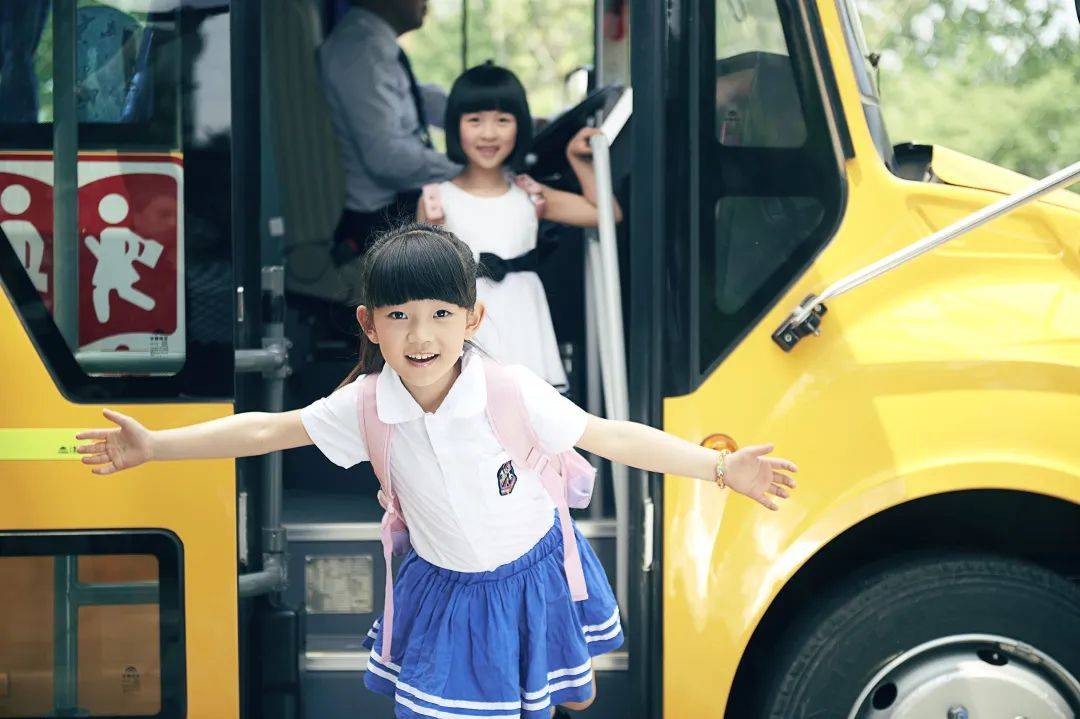 中國校車十年發(fā)展之路/ 中國校車十年發(fā)展之路