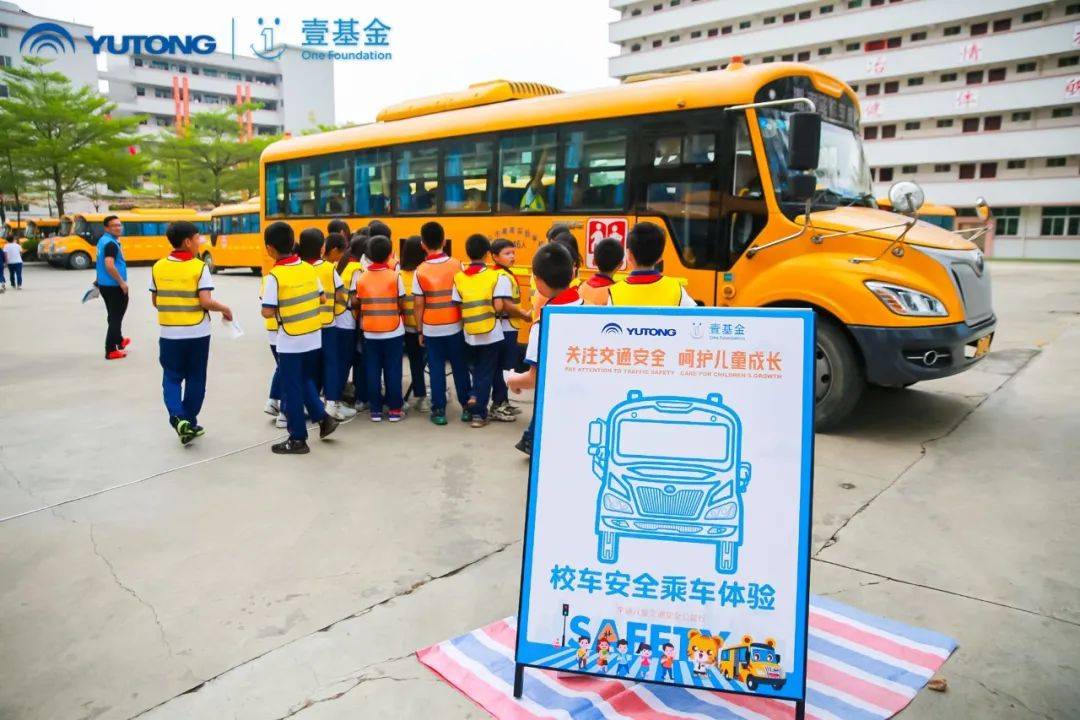 中國校車十年發(fā)展之路/ 中國校車十年發(fā)展之路