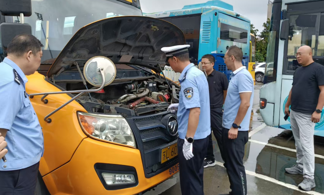 多部門聯(lián)動護學(xué)！筑牢校車安全防線