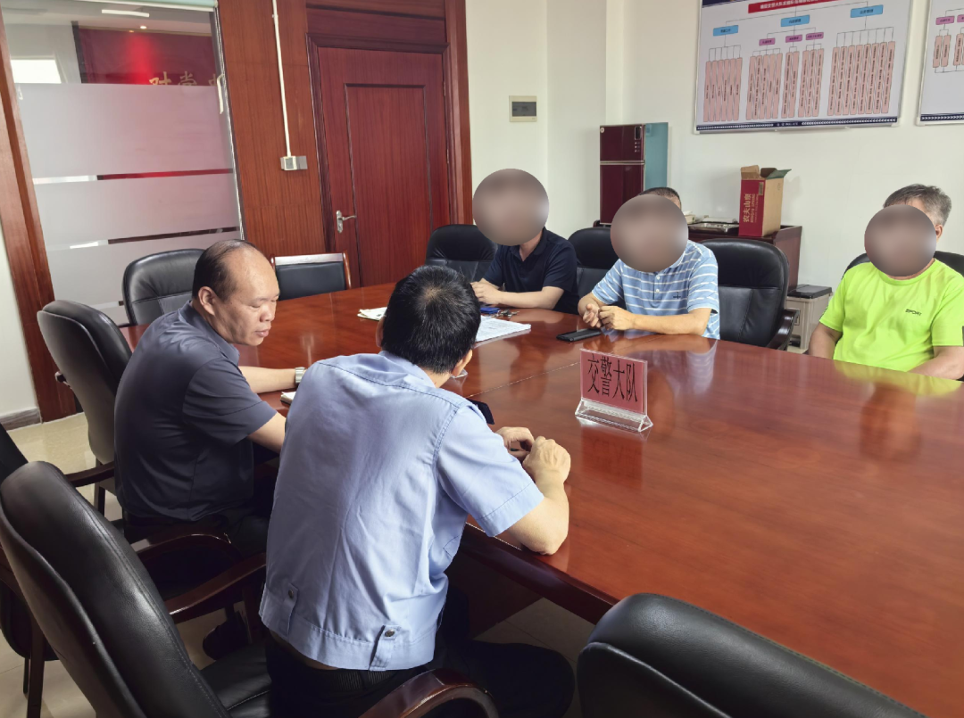 頂風(fēng)作案！“過期”校車偷摸上路接送學(xué)生，東莞交警：罰款2萬元…