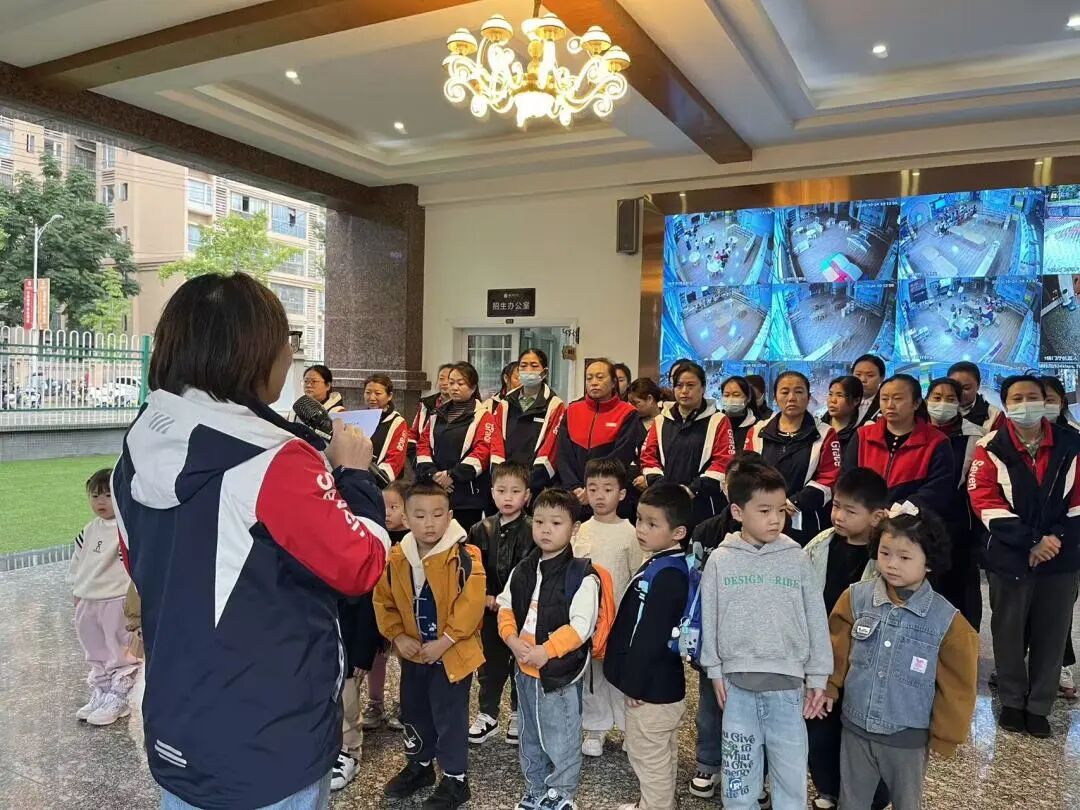 平安乘車 安全“童”行——射洪七幼校車安全應急演練 平安乘車 安全“童”行——射洪七幼校車安全應急演練