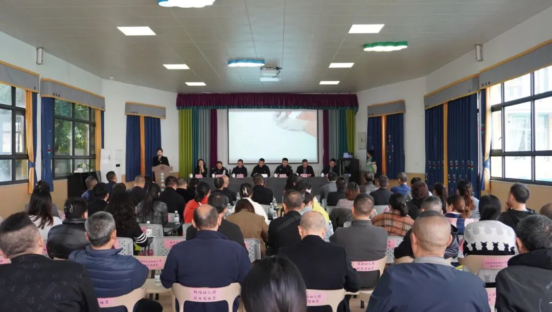 壓實(shí)校車(chē)安全責(zé)任 守護(hù)學(xué)子平安出行 壓實(shí)校車(chē)安全責(zé)任 守護(hù)學(xué)子平安出行