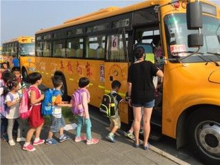 校車有剛需 運(yùn)營(yíng)卻難上加難 校車有剛需 運(yùn)營(yíng)卻難上加難