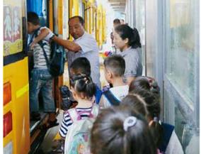 專業(yè)校車如何提升運營效率？——“錯時共用”的校車模式