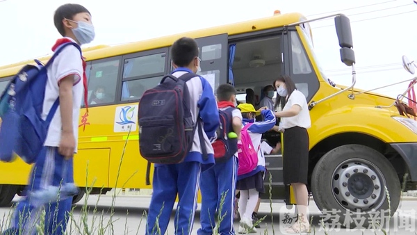 確保學(xué)生安全出行 贛榆打造“零補貼”校車模式 確保學(xué)生安全出行 贛榆打造“零補貼”校車模式