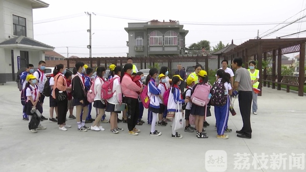 確保學(xué)生安全出行 贛榆打造“零補貼”校車模式 確保學(xué)生安全出行 贛榆打造“零補貼”校車模式