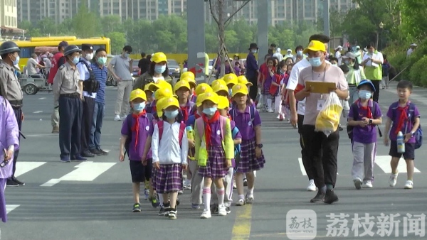 確保學(xué)生安全出行 贛榆打造“零補貼”校車模式 確保學(xué)生安全出行 贛榆打造“零補貼”校車模式