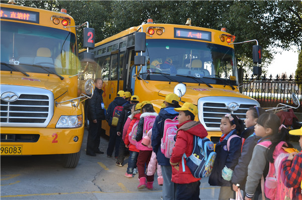 校車有剛需，運(yùn)營卻難上加難，校車運(yùn)營商發(fā)出這樣的吶喊！