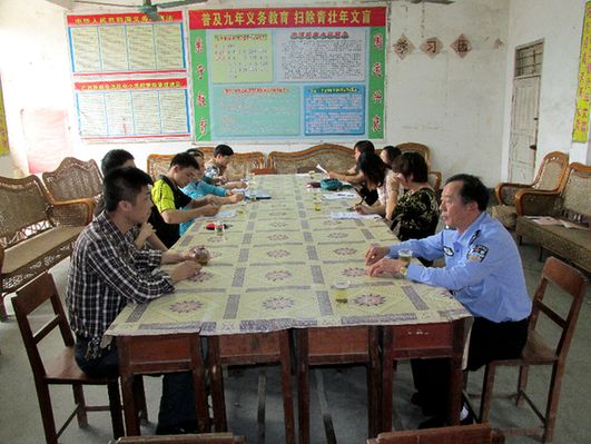 博白吸取湘潭校車事故教訓(xùn)持續(xù)開(kāi)展幼兒園校車整治/ 博白吸取湘潭校車事故教訓(xùn)持續(xù)開(kāi)展幼兒園校車整治