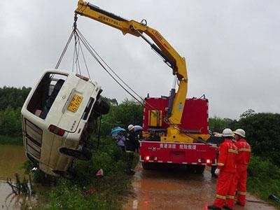 廣西黑校車翻車案民事賠償宣判：被判天價(jià)賠償