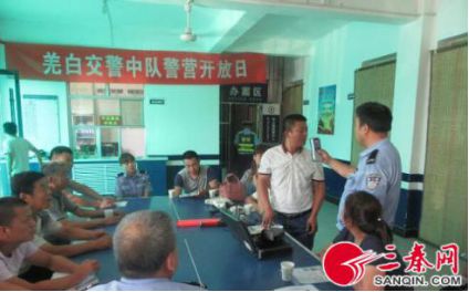 陜西省大荔大隊(duì)羌白中隊(duì)開展校車安全座談會(huì)暨警營(yíng)開放日活動(dòng)