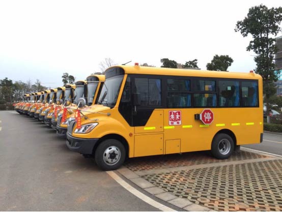 高品質(zhì)校車織錦 規(guī)范化管理添花——“雷鋒校車”模式解析 高品質(zhì)校車織錦 規(guī)范化管理添花——“雷鋒校車”模式解析