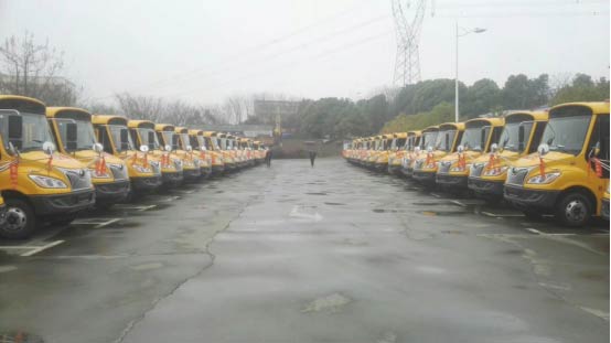 高品質(zhì)校車織錦 規(guī)范化管理添花——“雷鋒校車”模式解析 高品質(zhì)校車織錦 規(guī)范化管理添花——“雷鋒校車”模式解析