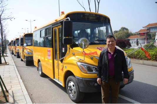 高品質(zhì)校車織錦 規(guī)范化管理添花——“雷鋒校車”模式解析 高品質(zhì)校車織錦 規(guī)范化管理添花——“雷鋒校車”模式解析