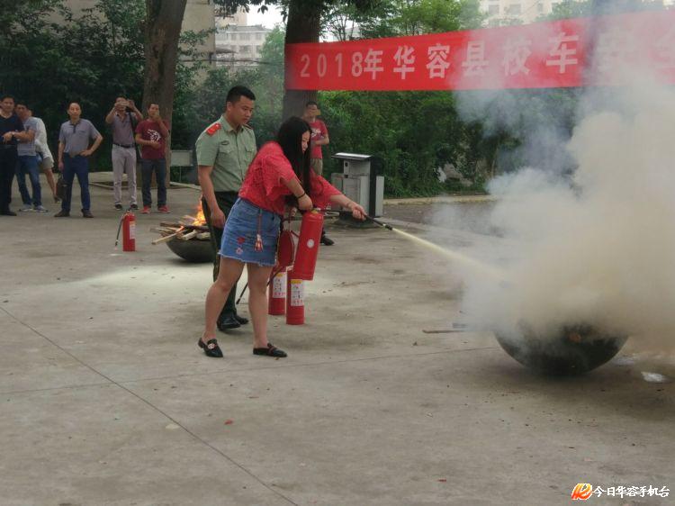 湖南省岳陽市:華容縣系牢校車管理“安全帶” 湖南省岳陽市:華容縣系牢校車管理“安全帶”