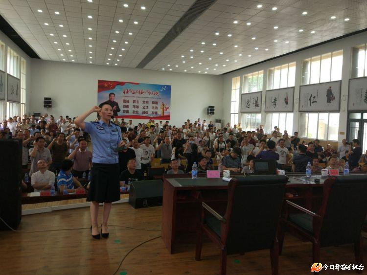 湖南省岳陽市:華容縣系牢校車管理“安全帶” 湖南省岳陽市:華容縣系牢校車管理“安全帶”