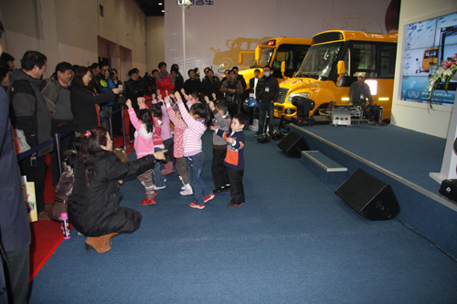 宇通校車閃耀亮相北京校車展 